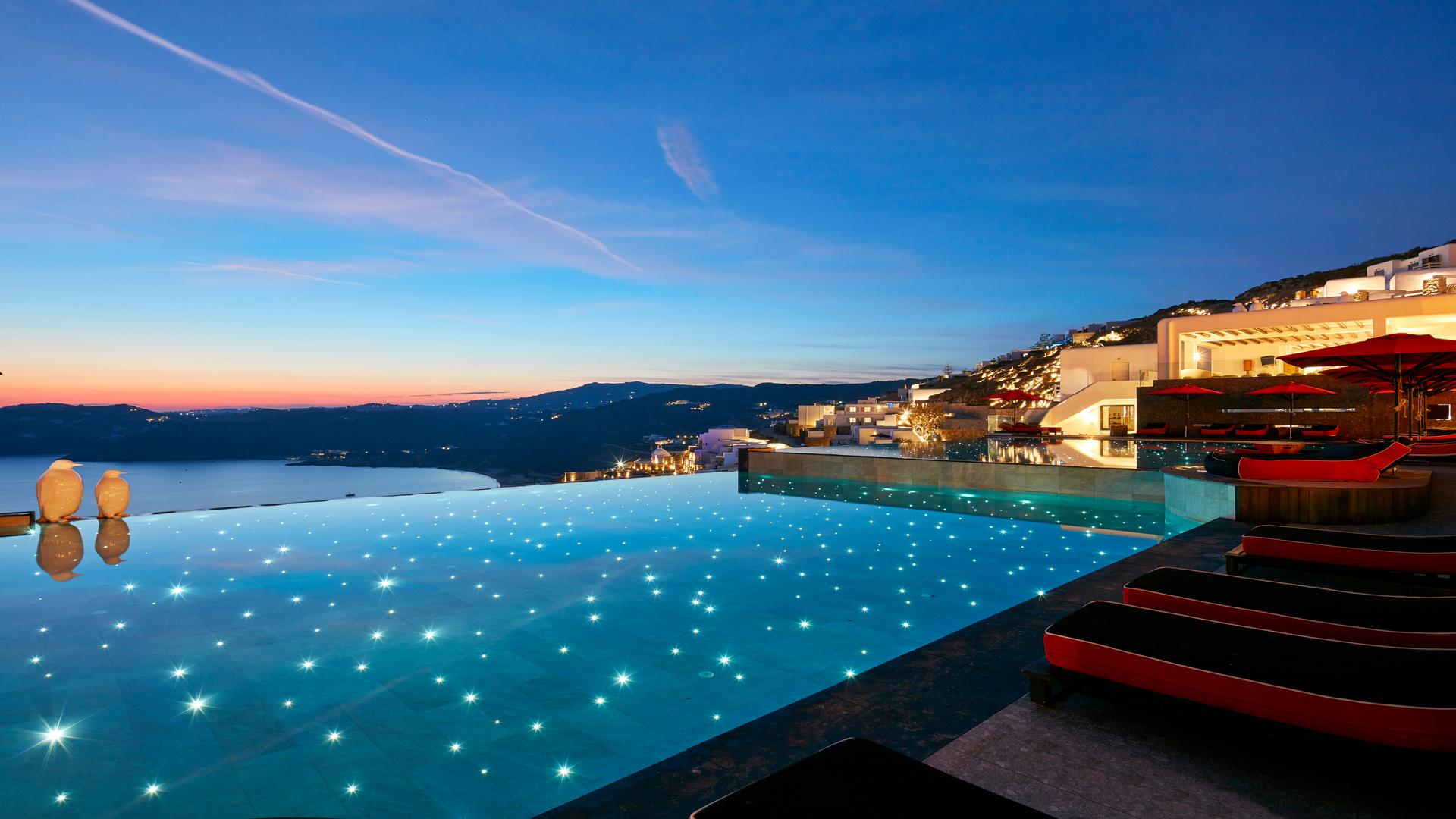 7 of the Most Spectacular Swimming Pools